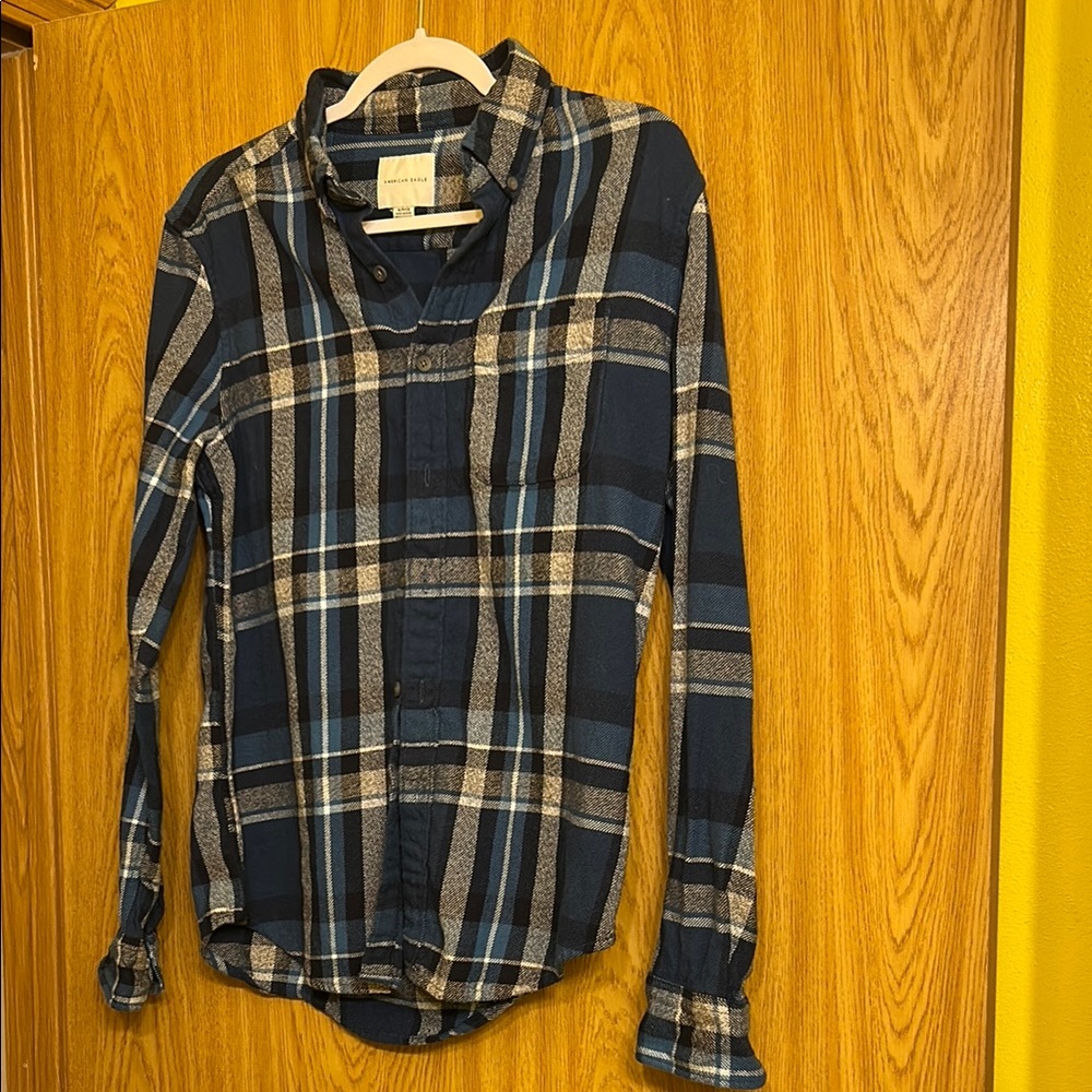American Eagle Outfitters Blue and White Casual Button Down Shirt